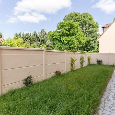 Maison Elegante Et Spacieuse Écouen Exteriör bild