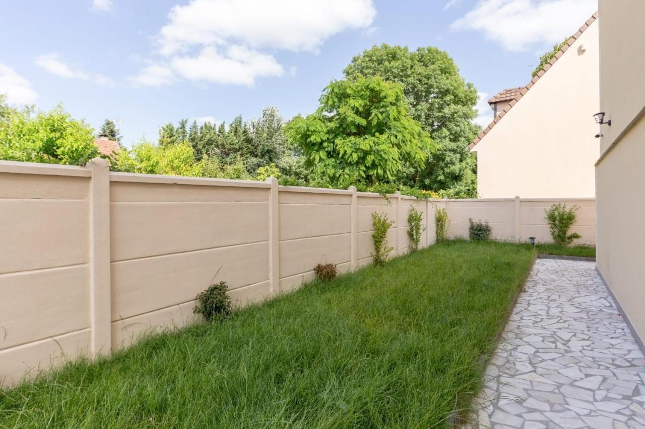 Maison Elegante Et Spacieuse Écouen Exteriör bild
