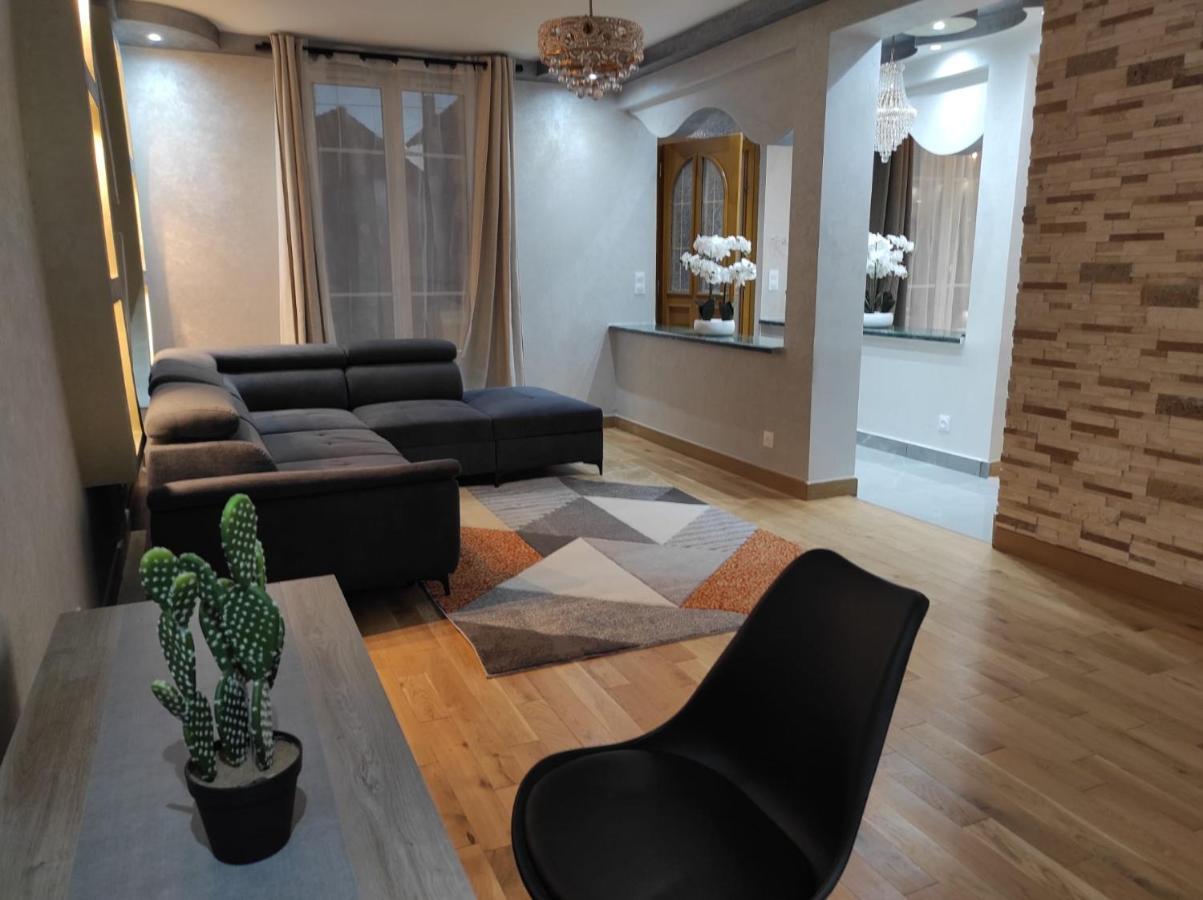 Maison Elegante Et Spacieuse Écouen Exteriör bild